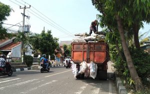 Dinas Lingkungan Hidup Di Puwakarta Kekurangan Armada Disebabkan Hal Berikut