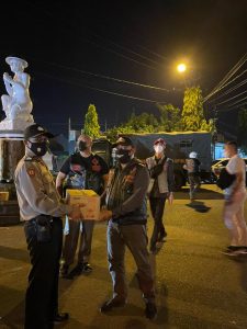 Ini Aksi Kepedulian Bikers Brotherhood 1% MC Kepada Petugas PPKM Purwakarta