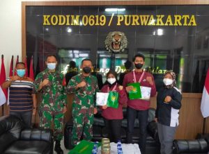 Dandim 0619/Pwk Berikan Penghargaan Prestasi Kedua Juara Atlet Forki Daerah Jawa Barat