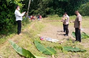 Mayat Tergeletak Tanpa Identitas di Temukan di Tengah Pesawahan