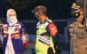 Ambu Anne Bupati Purwakarta Kenakan Jaket Racing, Modis dan Jadi Sorotan