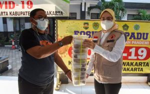 Program Jumat Berkah, TP PKK Purwakarta Rutin Berikan Makanan Untuk Warga