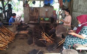 Menengok Pengrajin Sapu Ijuk Bojong Purwakarta yang Tetap Eksis di Tengah Pandemi