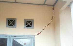 Dinding Rumah Retak Memang Bikin Khawatir, Ini Dia Penyebab dan Cara Mengatasinya