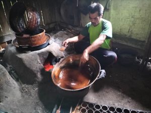 Pelestarian Pengrajin Gula Aren di Kampung Kahuripan Tajur Purwakarta