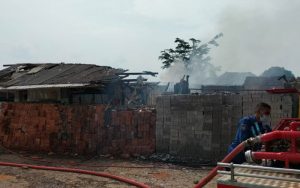 Diduga Korsleting Listrik, Toko Bangunan di Kampung Sukamaju Campaka Ludes Terbakar