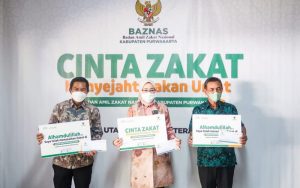 Bupati Purwakarta Beserta Jajarannya Salurkan Zakat di Kantor Baznas Purwakarta
