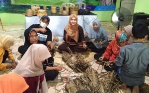 EkraP dan Kompas Purwakarta Gelar Pelatihan Ekonomi Kreatif Kerajinan Eceng Gondok