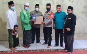 Sambut Ramadan, Polsek Cibatu Serahkan Bantuan Al Quran Untuk Pondok Pesantren
