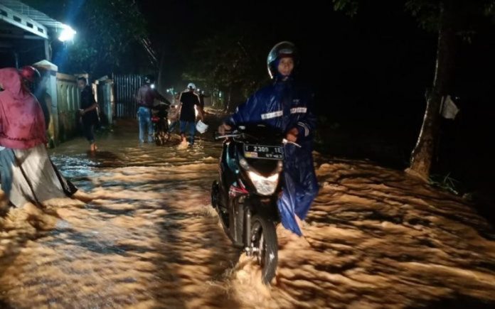 sungai-meluap