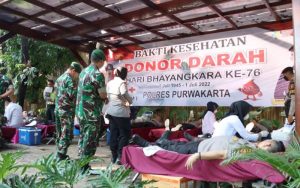 Rangkaian Hari Bhayangkara Ke-76, TNI-Polri di Purwakarta Ikuti Kegiatan Donor Darah