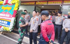 Danmen Beserta Danyon Armed Datangi Mapolres Purwakarta di Hari Bhayangkara Ke-76
