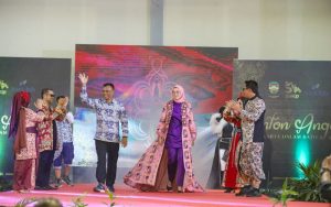 Pinton Angon Batik Fashion Week Perkenalkan Ratusan Batik Khas Purwakarta