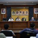 Anggota Komisi II DPRD Purwakarta saat menerima audiensi warga Perum Dian Anyar dan Perumnas Gandasari terkait keluhan pelanggan air PDAM (Dok. Humas DPRD Purwakarta)