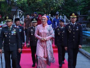 Wakapolres Purwakarta Ikuti Upacara Penurunan Bendera di HUT RI ke-78