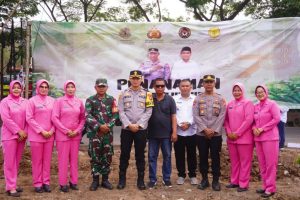 Peduli Lingkungan, Polres Purwakarta Ikut Lakukan Penanaman Pohon Serentak