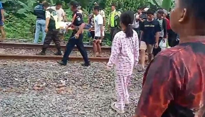 Pelajar SMP Terserempet Kereta di Purwakarta, Dilarikan ke RS Bayu Asih