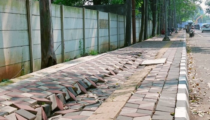 Dari Trotoar Rusak hingga Catcalling: Tantangan Pejalan Kaki di Indonesia