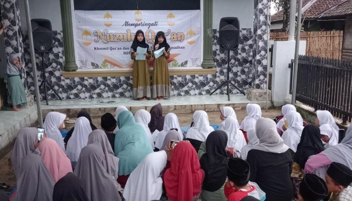 Madrasah Diniyah Darul Ulum Sakambang Gelar Khotmil Qur’an dan Peringatan Nuzulul Qur’an