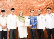 Bupati Purwakarta bersama Baznas Purwakarta. (Foto: Pemkab Purwakarta)