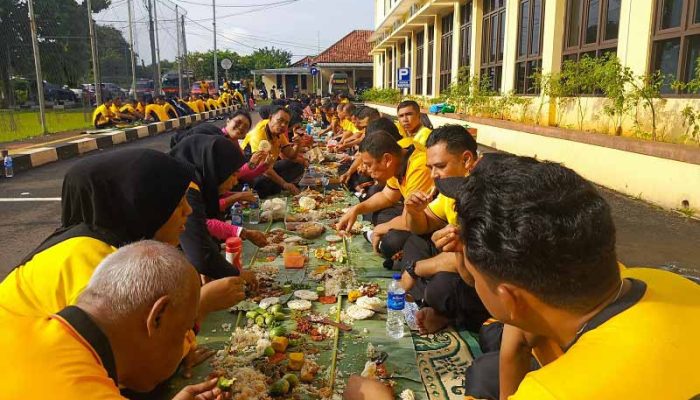 Munggahan Ramadhan, Polres Purwakarta Gelar Nasi Liwet Sepanjang 270 Meter