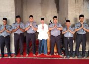 Petugas Lapas Purwakarta usai melaksanakan Shalat Ied