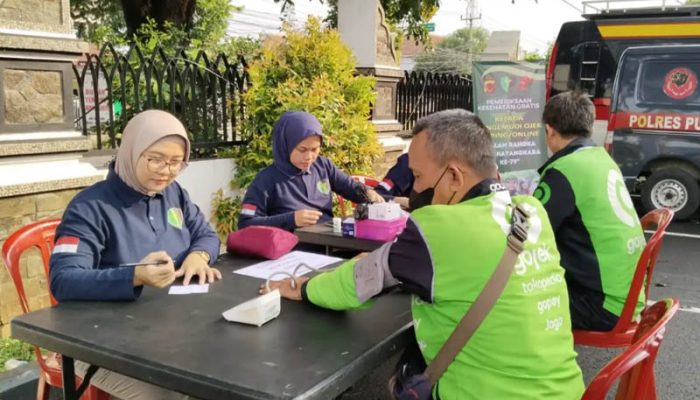 Pengemudi Ojol di Purwakarta Antusias Periksa Kesehatan Gratis