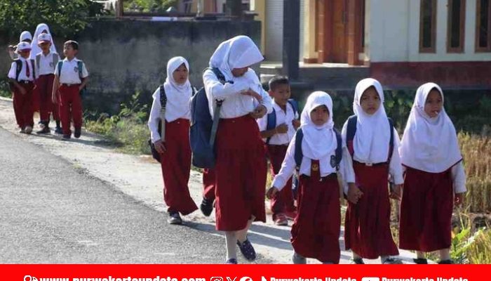 Mulai 14 Juli, Sekolah di Jabar Masuk Pukul 06.30 WIB