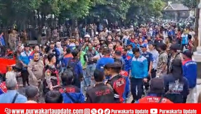 Ricuh di Tengah Aksi Upah 2026, Massa Ojol dan Buruh Bentrok di Purwakarta