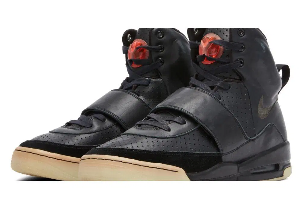 Intip 13 sepatu termahal di dunia dengan harga tembus Rp283 miliar. Dari material meteorit hingga ribuan berlian murni!