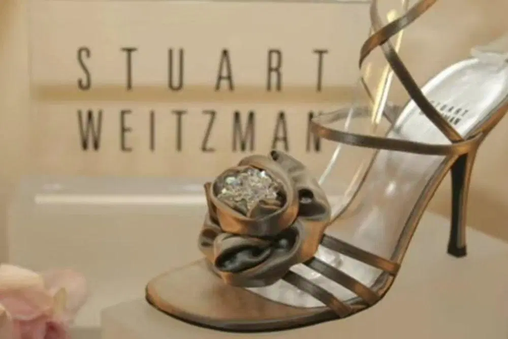 Intip 13 sepatu termahal di dunia dengan harga tembus Rp283 miliar. Dari material meteorit hingga ribuan berlian murni!