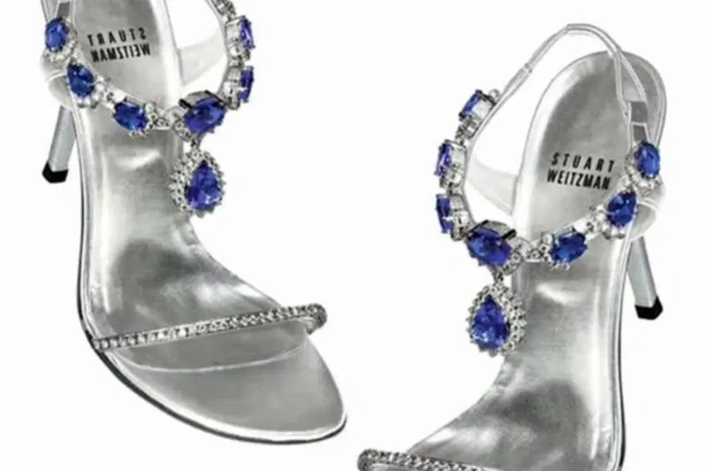 Intip 13 sepatu termahal di dunia dengan harga tembus Rp283 miliar. Dari material meteorit hingga ribuan berlian murni!