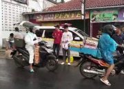 Paguyuban Ambulans Sajalur Berbagi Takjil di Lima Kecamatan, Tebar Kepedulian di Bulan Ramadan