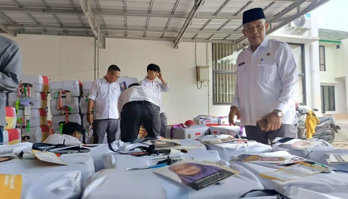 Jemaah Haji Kabupaten Purwakarta Kumpulkan Koper Di Kantor Kemenhaj