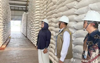 Putih Sari tinjau gudang Bulog Purwakarta