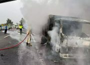 Truk Bermuatan Gas Hangus Terbakar di Tol Cipularang KM 93