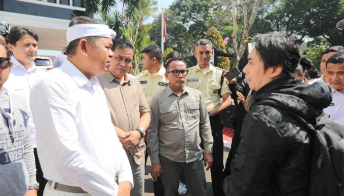 Tinjau SPMB Jabar, Dedi Mulyadi Minta Orang Tua Siswa Tidak Panik