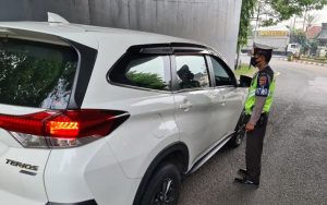 Gagal Mudik, Tiga Travel Gelap Diputar Balik Petugas di GT Jatilluhur