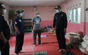 Camat Kiarapedes Kunjungi Dapur Umum Warga yang Isolasi Mandiri