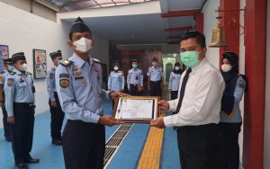 Pemacu Prestasi, Lapas Purwakarta Beri Penghargaan Kepada Pegawai Teladan