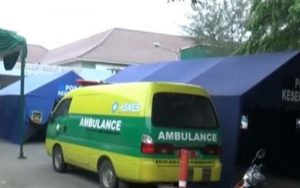 Ruang Isolasi Penuh, RSUD Purwakarta Dirikan Tenda di Halaman Ruang IGD