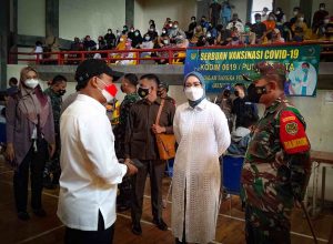 Gencar, Dandim 0619/Pwk Pantau Vaksinasi Hingga Bagikan Paket Sembako