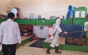 Lapas Purwakarta Perkuat Pencegahan Covid-19 Dengan Penyemprotan Disinfektan