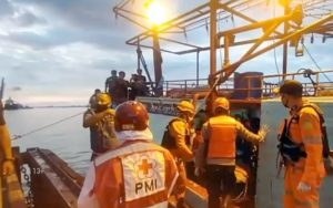 Video: Innalillahi, Cuaca Buruk, 14 Kapal Nelayan di Kalbar Tenggelam