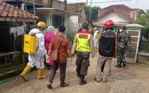 PPKM Darurat Purwakarta, Pemcam Sukatani Adakan Penyemprotan Disinfektan