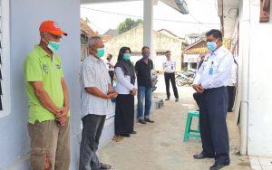 Kumham Berbagi Berikan Bantuan Sembako Kepada Warga Sekitar Lapas Purwakarta