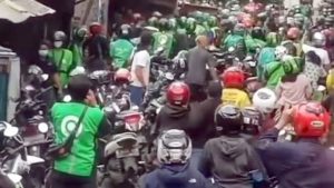 Video: Driver Ojol Bentrok Dengan Kelompok Mata Elang di Jakarta Pusat