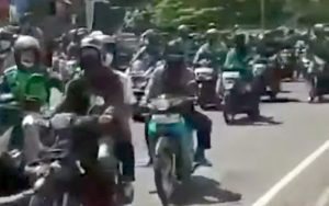 Video: Ratusan Driver Ojol di Bandung Protes PPKM Darurat Diperpanjang