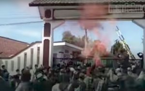 Video: Massa Pendukung Habib Rizieq Ricuh di Kejaksaan Kabupaten Tasikmalaya