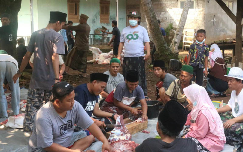 PKB Purwakarta Bagikan Ribuan Paket Daging Kurban Kepada Warga Miskin